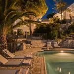Daire 360ᵒ Luxury Residences Khelmáta