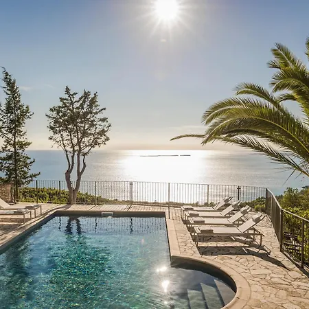 360ᵒ Residences Apartment